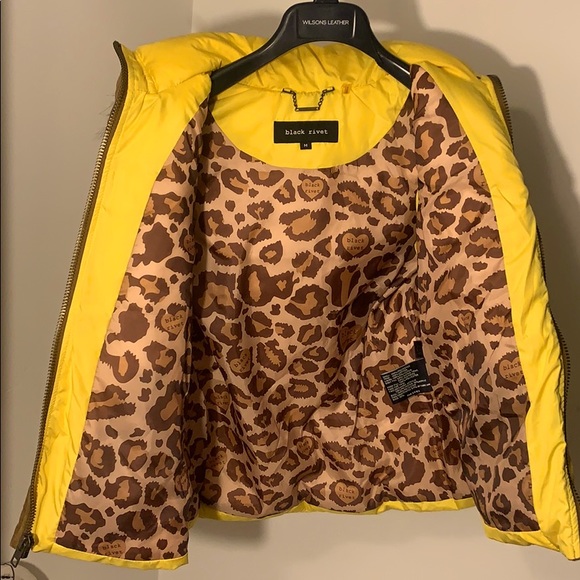 Black Rivet Vest - Picture 3 of 5